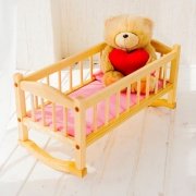 Деревянная кроватка-люлька для кукол, розовый текстиль